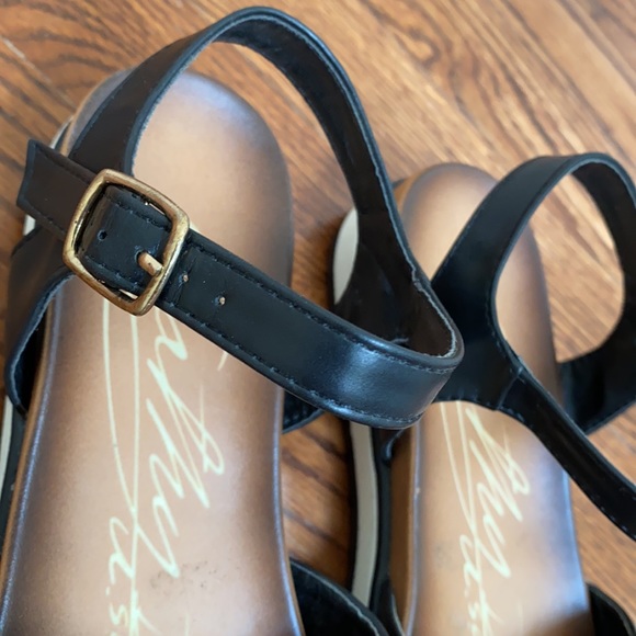 Cathy Dior Sandals - Picture 6 of 9